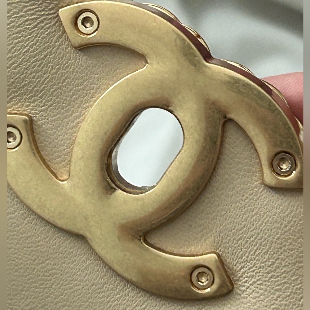 Chanel Quilted Lambskin Chanel 19 Flap crossbody handbag - Picture 9 of 12